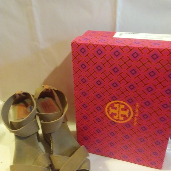 Authentic Tory Burch Wedge Espadrilles size 9 - Picture 10 of 10